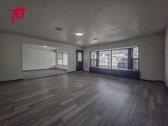 Building Photo - Charming 4-Bedroom Home with Spacious Yard