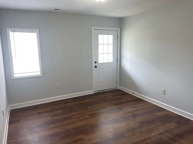 Building Photo - Renovated 3 Bedroom in Loray Mill Historic...
