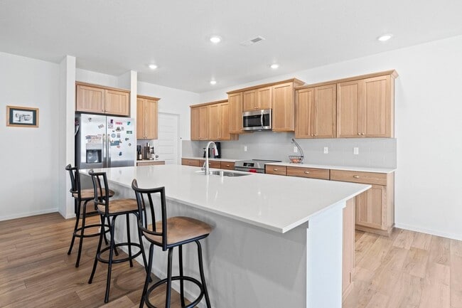 Building Photo - 10813 N Beaverhead Rd