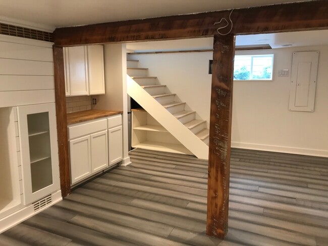 Building Photo - 3029 19th Ave S