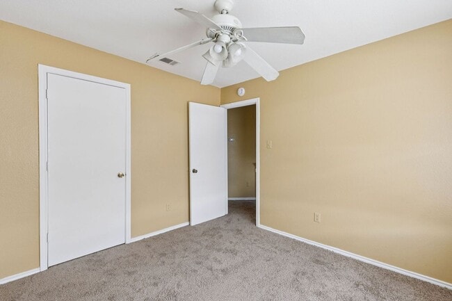 Building Photo - 12719 Bluffview Dr