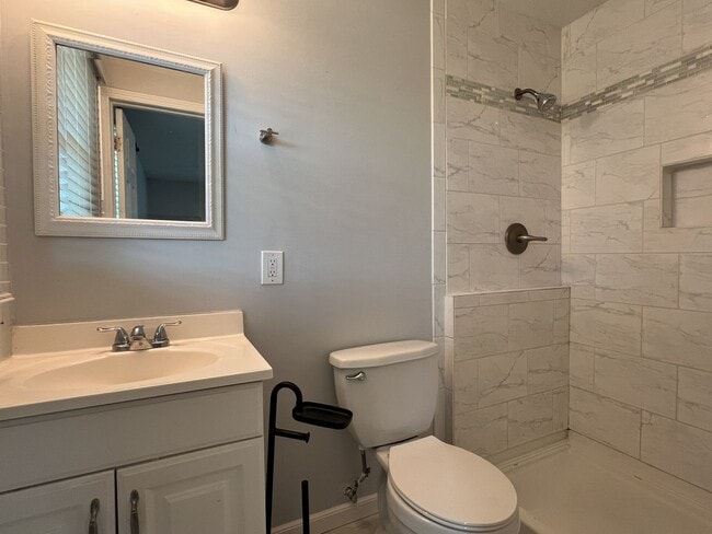 Building Photo - 3 Bedroom in South Spfd!