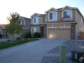 Building Photo - Beautiful 4 Bed 2.5 Bath + High Quality Up...