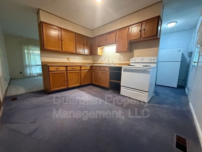 Building Photo - 5008 Valley Ln