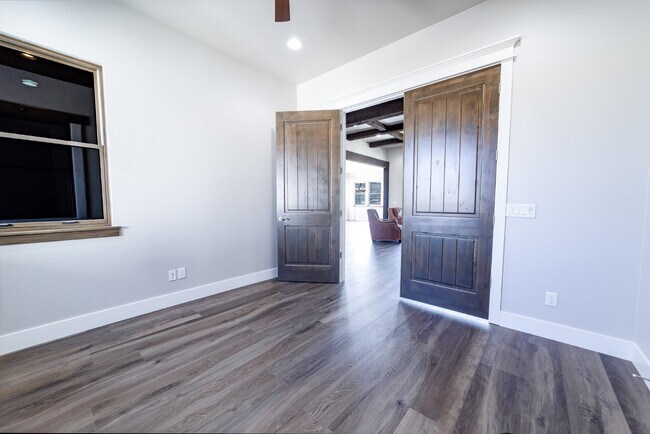 Building Photo - Stunning 3 Bed, 2.5 Bath Prescott Home wit...