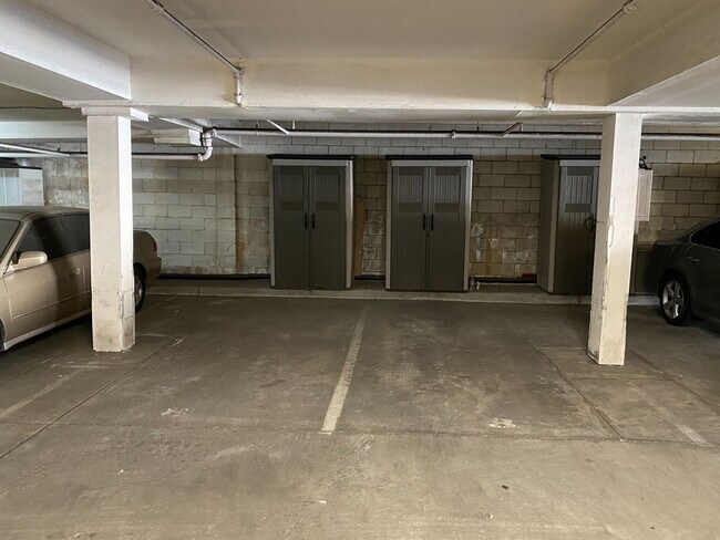 Building Photo - Quiet IB Townhome for Rent!