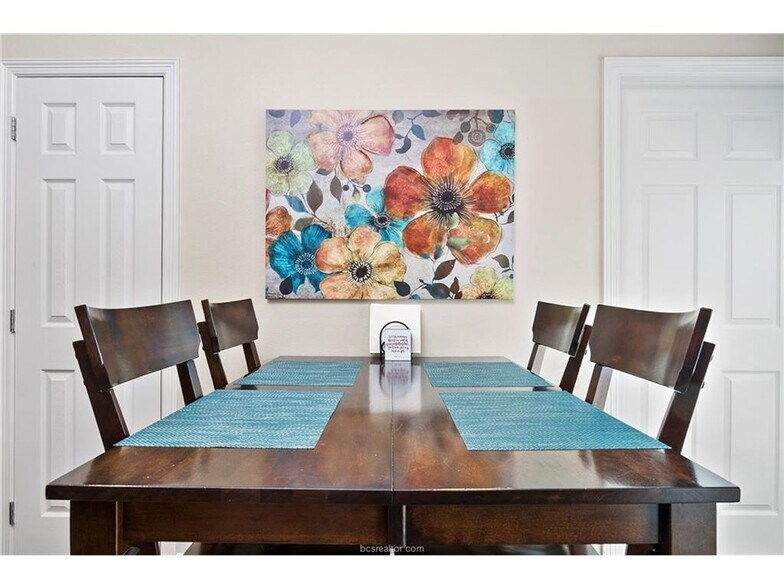 Building Photo - AVAILABLE FOR AUGUST PRE-LEASE!! 4 Bed 4 Bath in River Oaks Community!