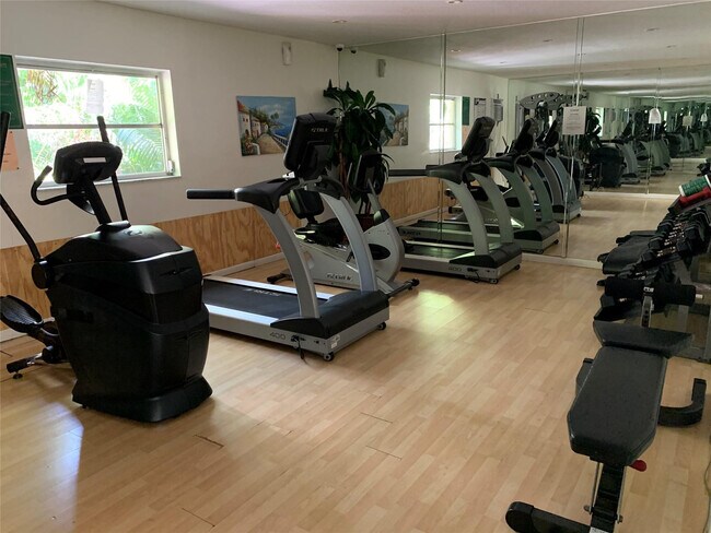 Building Photo - 5168 NE 6th Ave