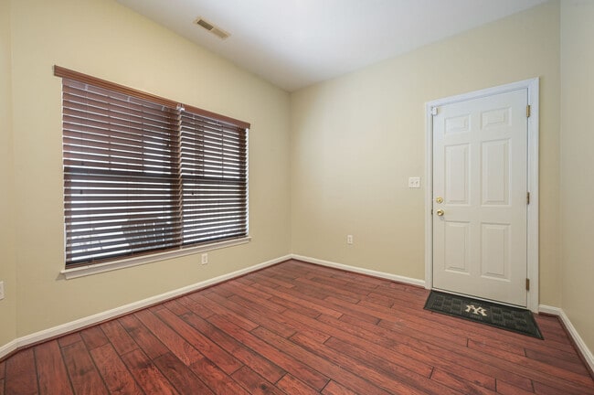 Building Photo - 3902 N Sagamore Dr