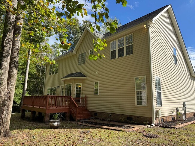 Building Photo - Beautiful Home in River Bluffs