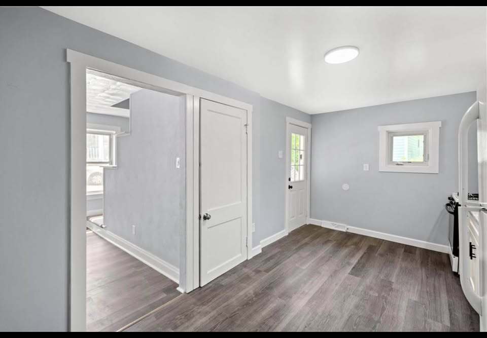 Building Photo - 716 5th Ave