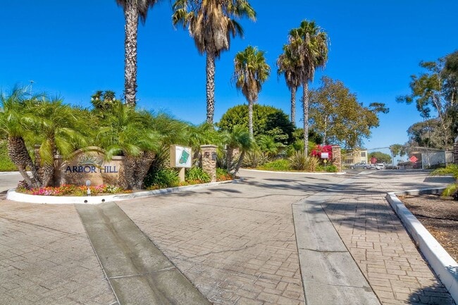 Building Photo - Gated Community - Ready To Go