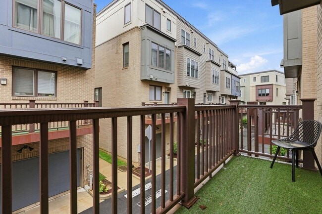 Building Photo - 6924 Rockledge Dr