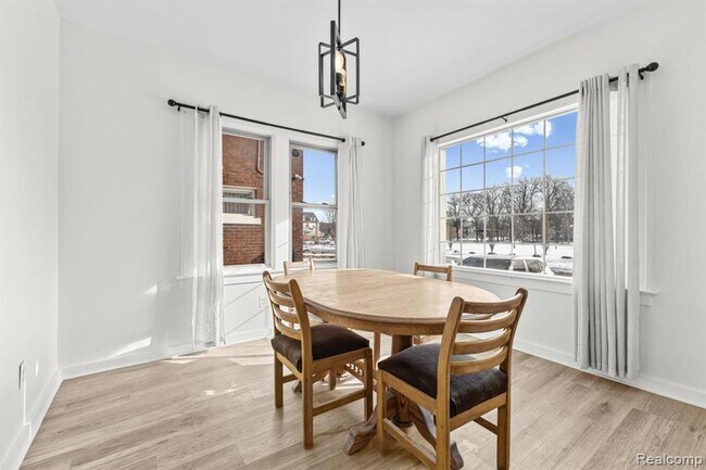 Building Photo - 1936 Atkinson St