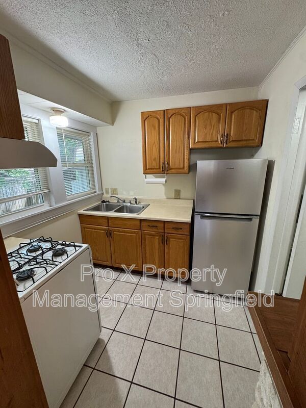 Building Photo - 2533 E Cherry St