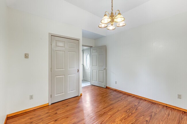 Building Photo - TWO BEDROOM HOUSE IN KELSO