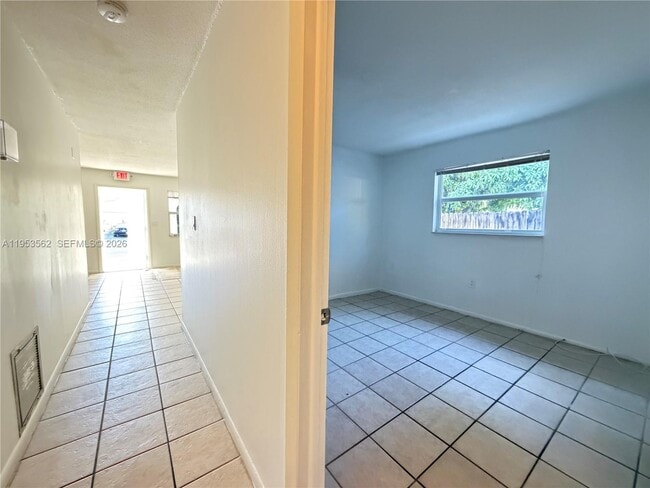 Building Photo - 951 SW 16th St