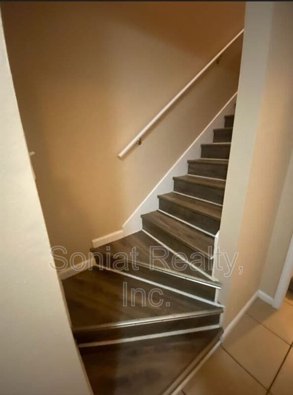 Building Photo - 7202 Salem Dr