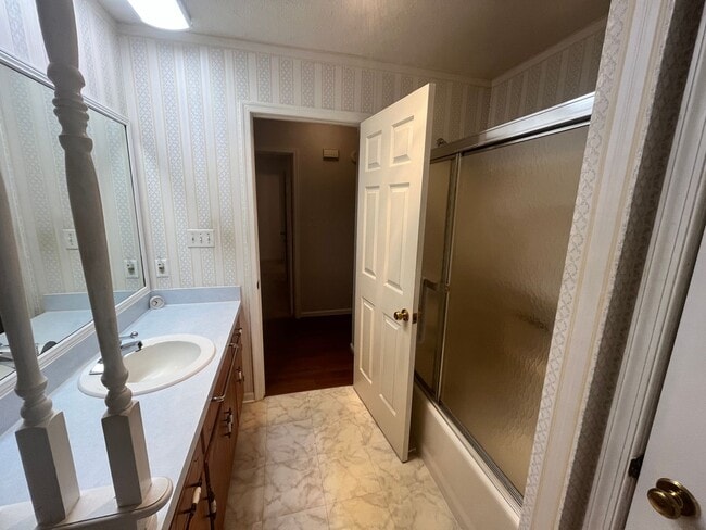 Building Photo - Beautifully secluded home right in the Vil...