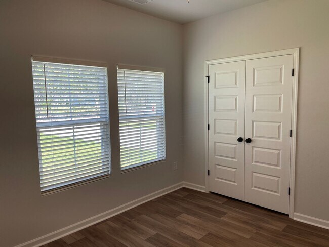 Building Photo - 1027 Harbor Dr