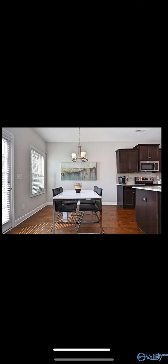 Building Photo - 605 Summerdawn Pl