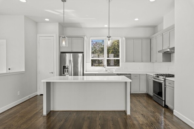 Building Photo - Modern Three-Story Home in Timbergrove Yards
