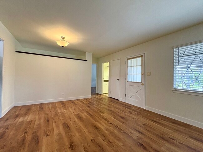 Building Photo - Beautiful 3 Bedroom For Rent in Sacramento!