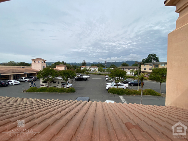 Building Photo - Updated 2BD/1BA Live/Work Loft-Style Apart...