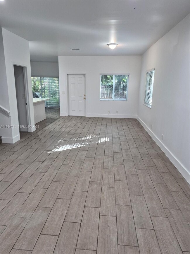 Building Photo - 2208 SW 3rd Ave