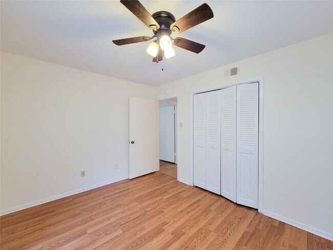 Building Photo - 8435 Hearth Dr
