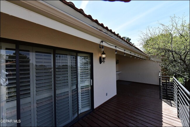 Building Photo - 5852 Mira Serena Dr