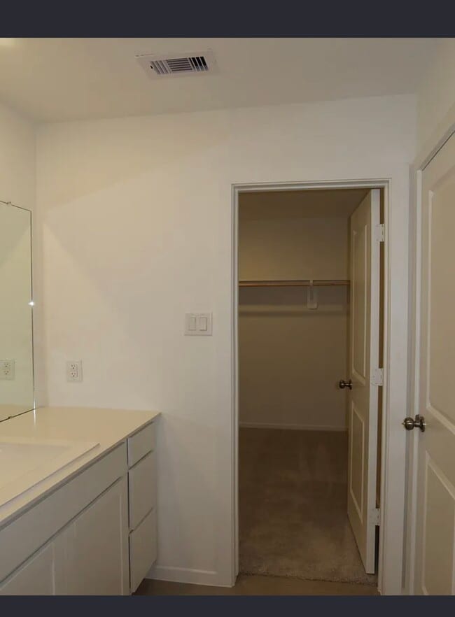 Building Photo - 5122 Red Drum Dr