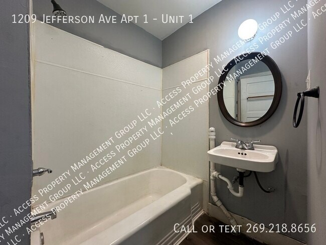 Building Photo - 1209 Jefferson Ave