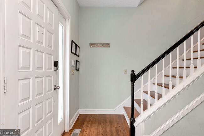 Building Photo - 3978 Pineshore Cir
