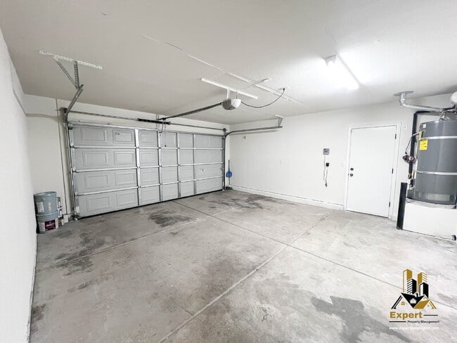 Building Photo - 224 Loon Lake St