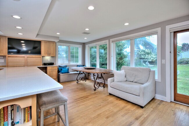 Building Photo - 8 Bauer Pl