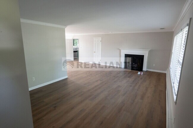 Building Photo - 517 N 3rd St