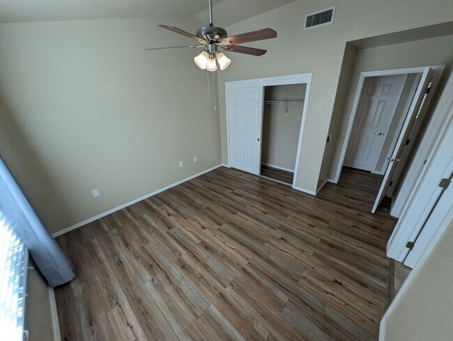 Building Photo - 9729 Buckhorn Dr