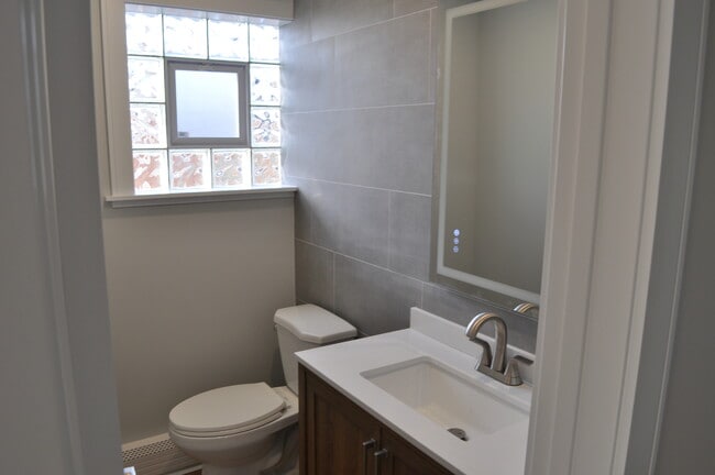 Building Photo - 2720 N Menard Ave