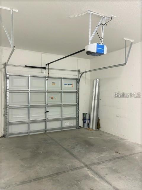 Building Photo - 10643 Lake Montauk Dr