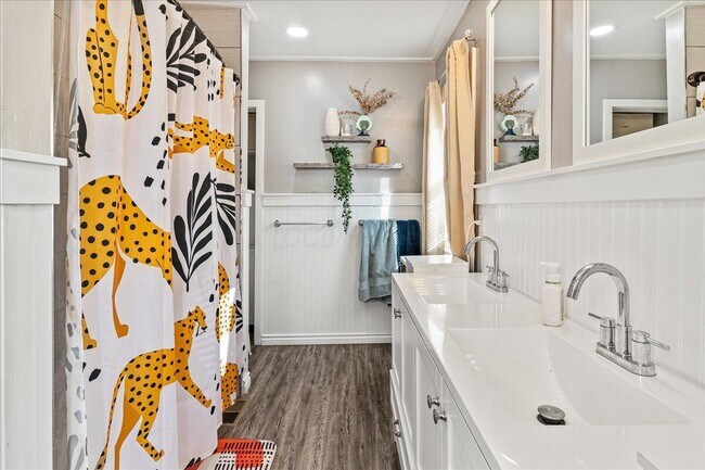 Building Photo - 40 S Richardson Ave