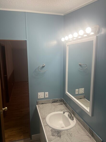 Building Photo - 2140 Hickory St