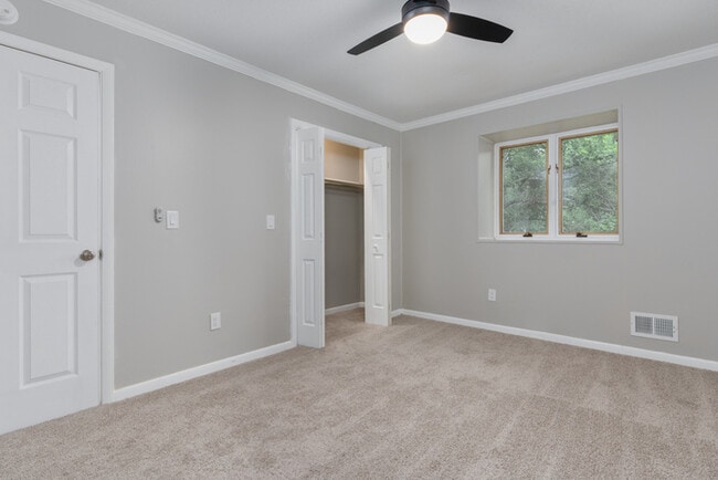 Building Photo - 400 Derby Ln