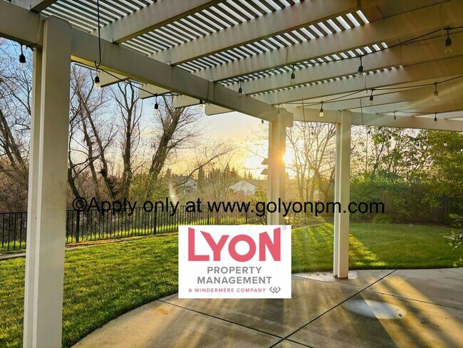 Building Photo - Beautiful Folsom Gem with backyard facing ...