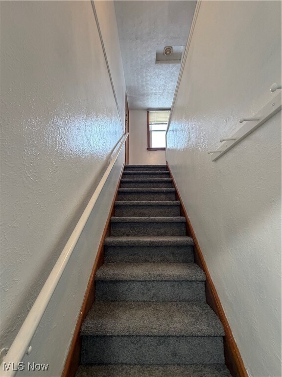 Building Photo - 920 E 218th St