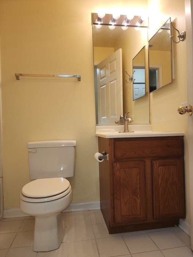 Building Photo - 1171 N Red Oak Cir