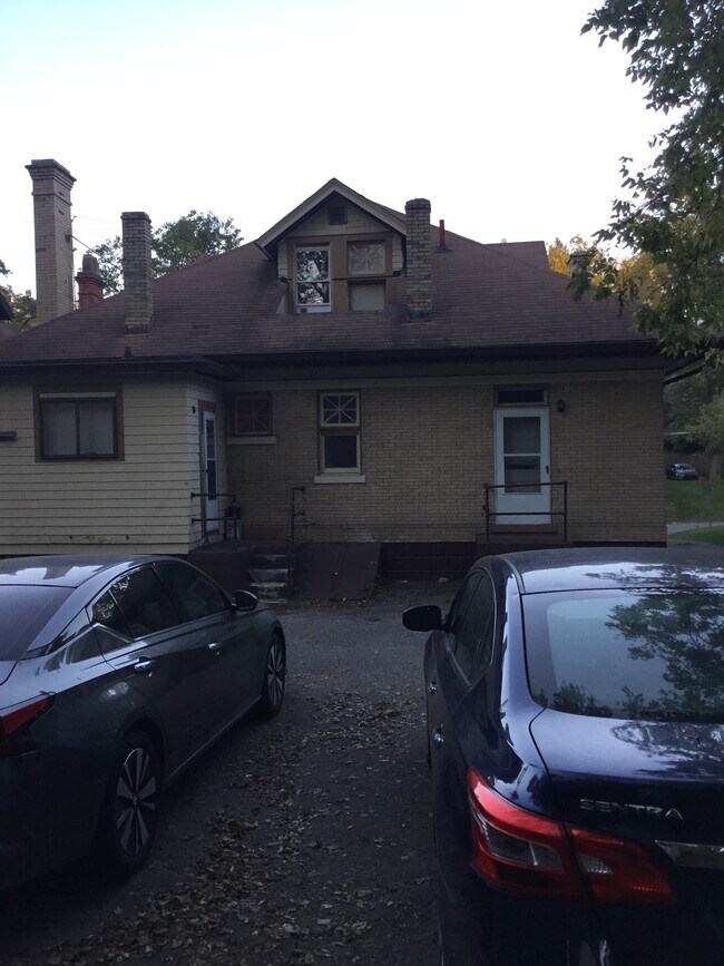 Building Photo - 815 E Mitchell Ave