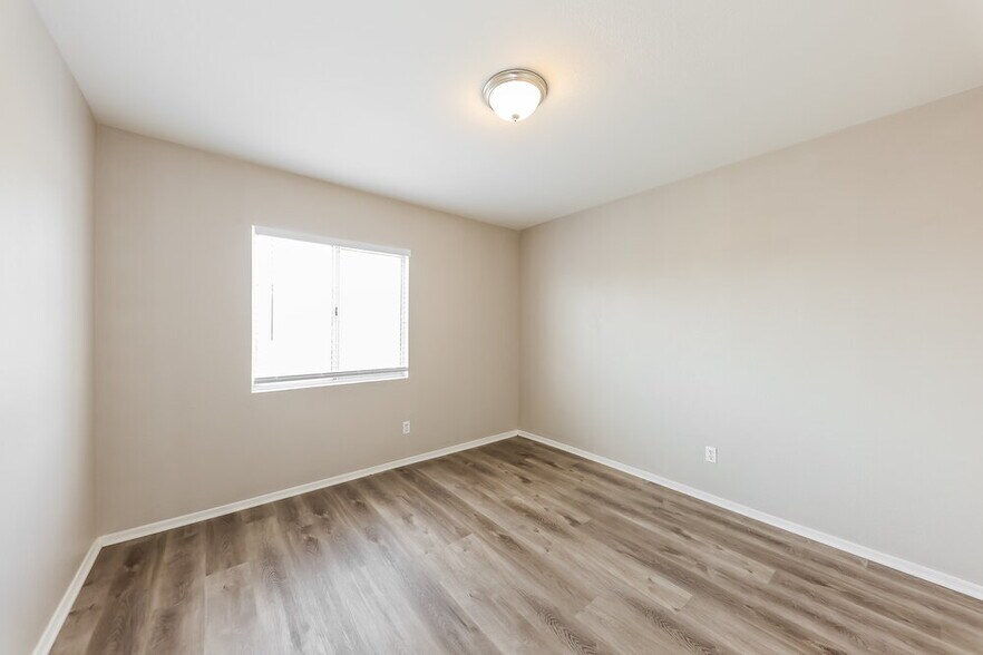 Building Photo - 19 S Tiago Dr