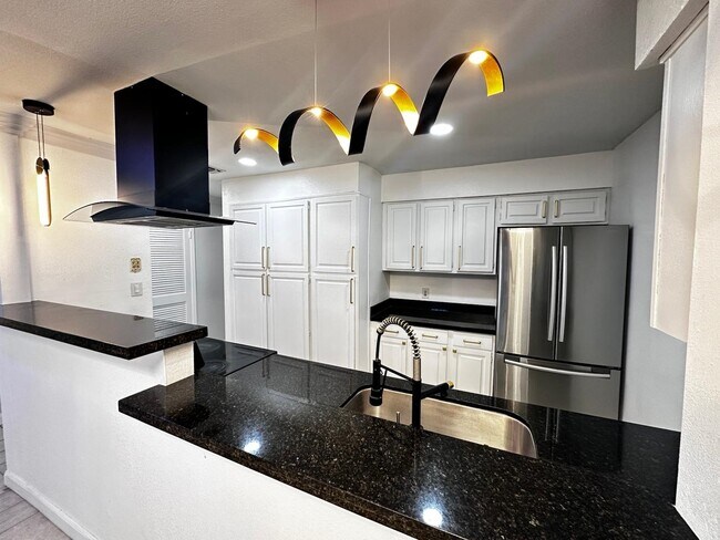 Building Photo - 101 W Del Mar Blvd