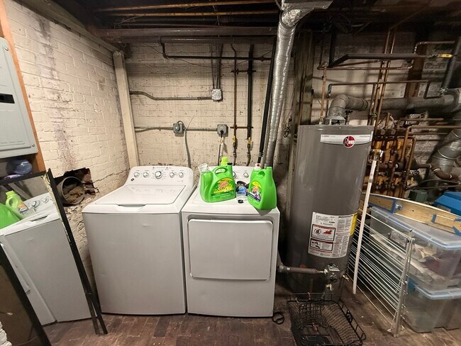 Building Photo - 69 Seaverns Ave